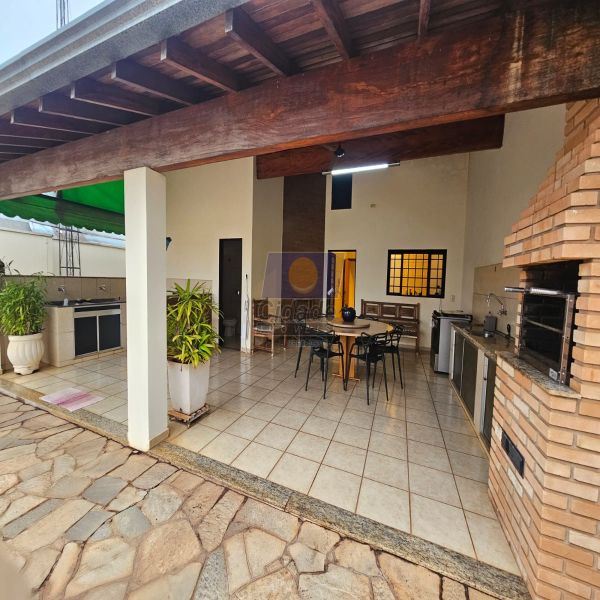 Casa código CI-200 no bairro Centro - Mirassol